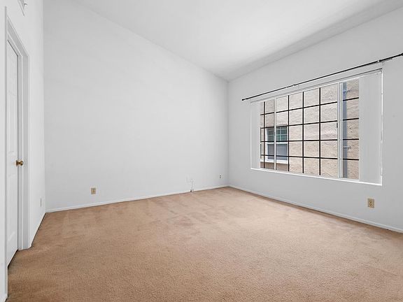 4th image of 607 N Rossmore Ave #203