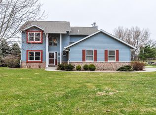 28912 Oak Hill Ln, Waterford, WI 53185