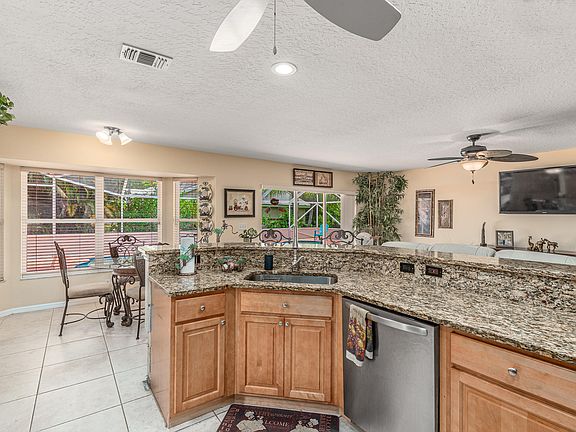 2nd image of 1347 SW Maplewood Dr