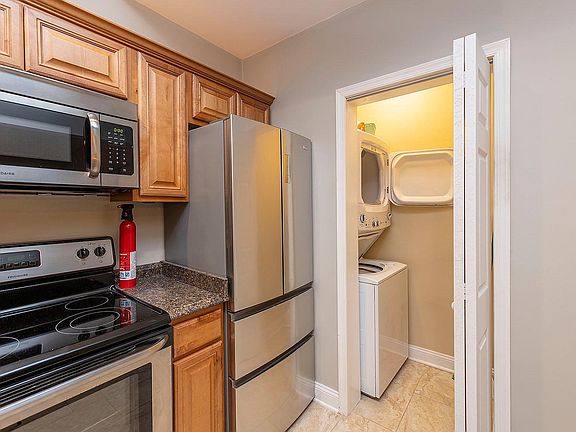 5th image of 605 Lakeview Dr