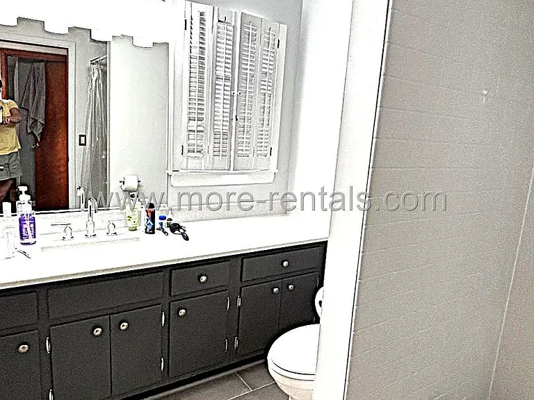 2481 Powell Ave — Photo 14