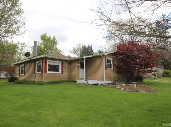 124 E Lafayette St, Milford, MI 48381