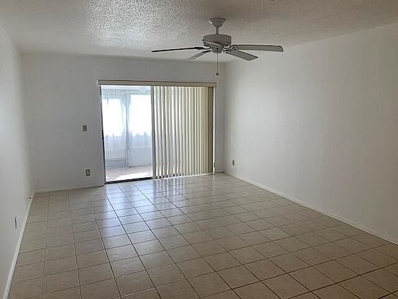4th image of 2945 Crosley Dr W APT D