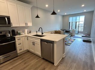 3118 N Greenview Ave #402, Chicago, IL 60657