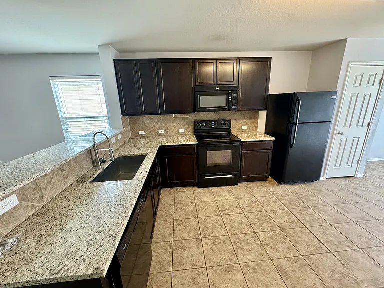 5816 Knoll Pines Pass — Photo 8