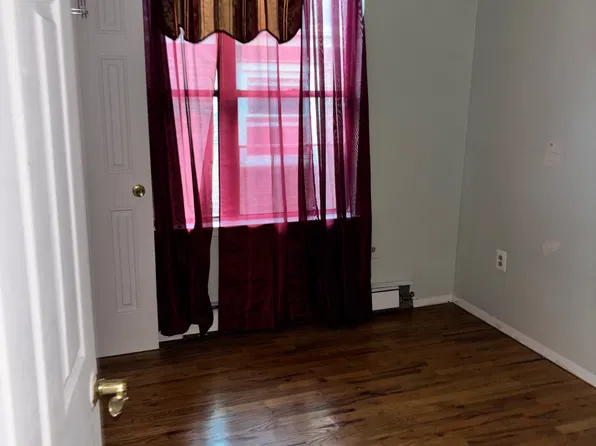 67 Evergreen Ave #1A, Lynbrook, NY 11563
