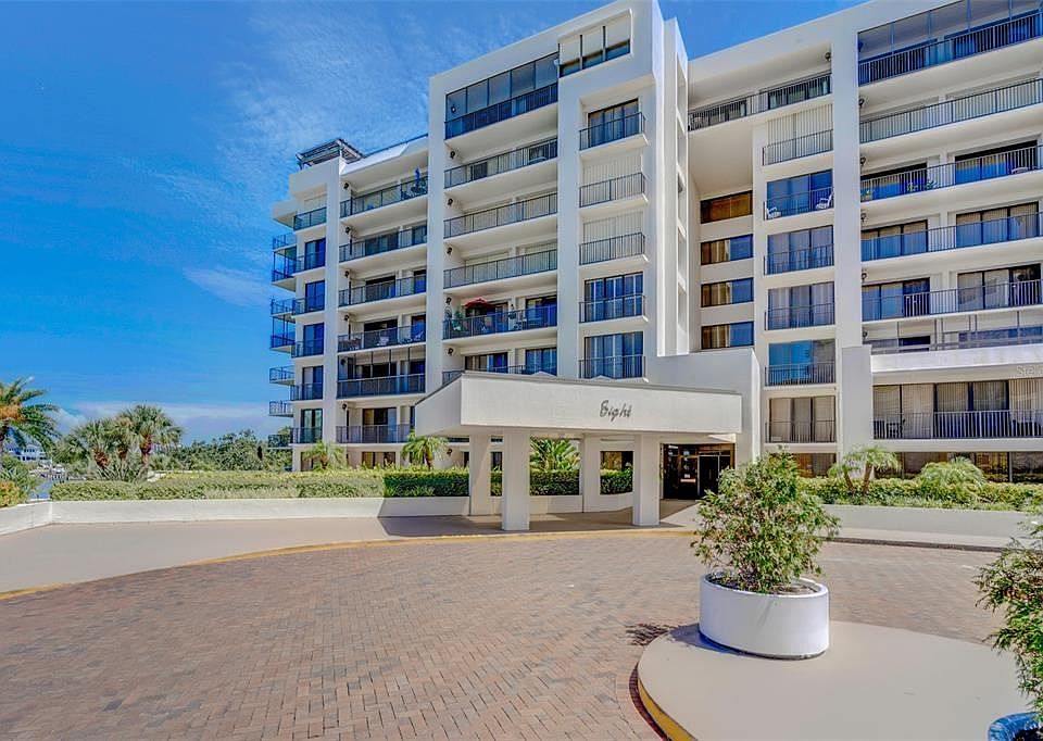 1st image of 8 Belleview Blvd APT 208