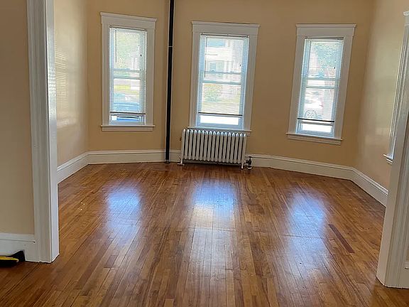 LIVING ROOM /DINNING ROOM