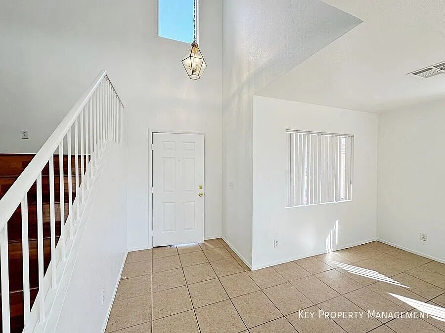 Remodeled 3 Bedroom + Den Home With Rv/Boat Parking Move In Ready — Photo 3