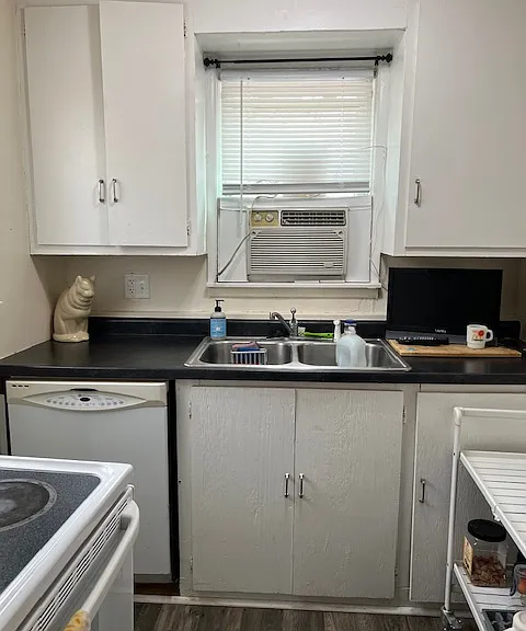 912 E Oregon St — Photo 8