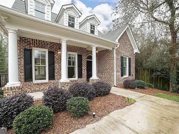 2nd image of 254 Pointe Pl