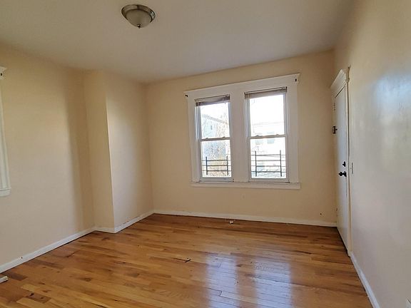 5th image of 851 S 15th St #2