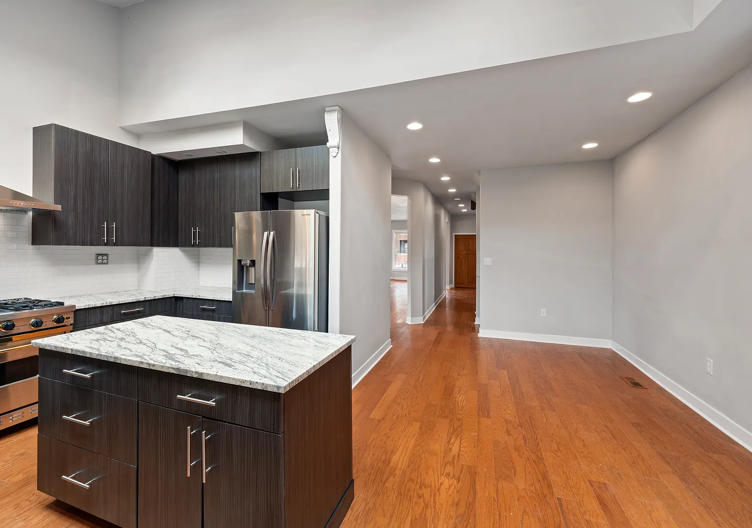 5 bed, 3.5 bath, $7,332 — Photo 3