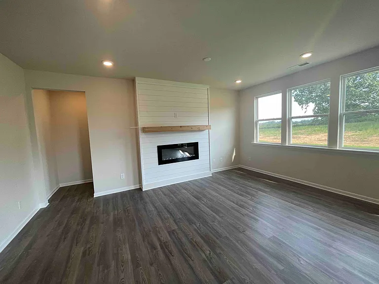 8010 Foxcroft Dr — Photo 3