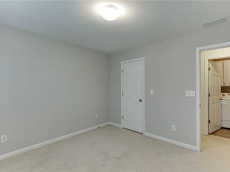2801 Loftview Sq — Photo 31