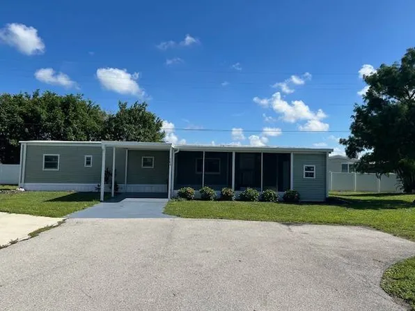 204 Seagrape Ct, Naples, FL 34110