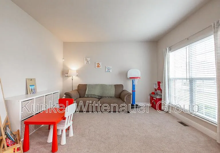 2724 Ambridge Dr — Photo 10