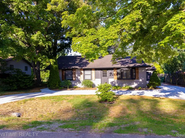 45626 Wakefield St, Shelby Township, MI 48317