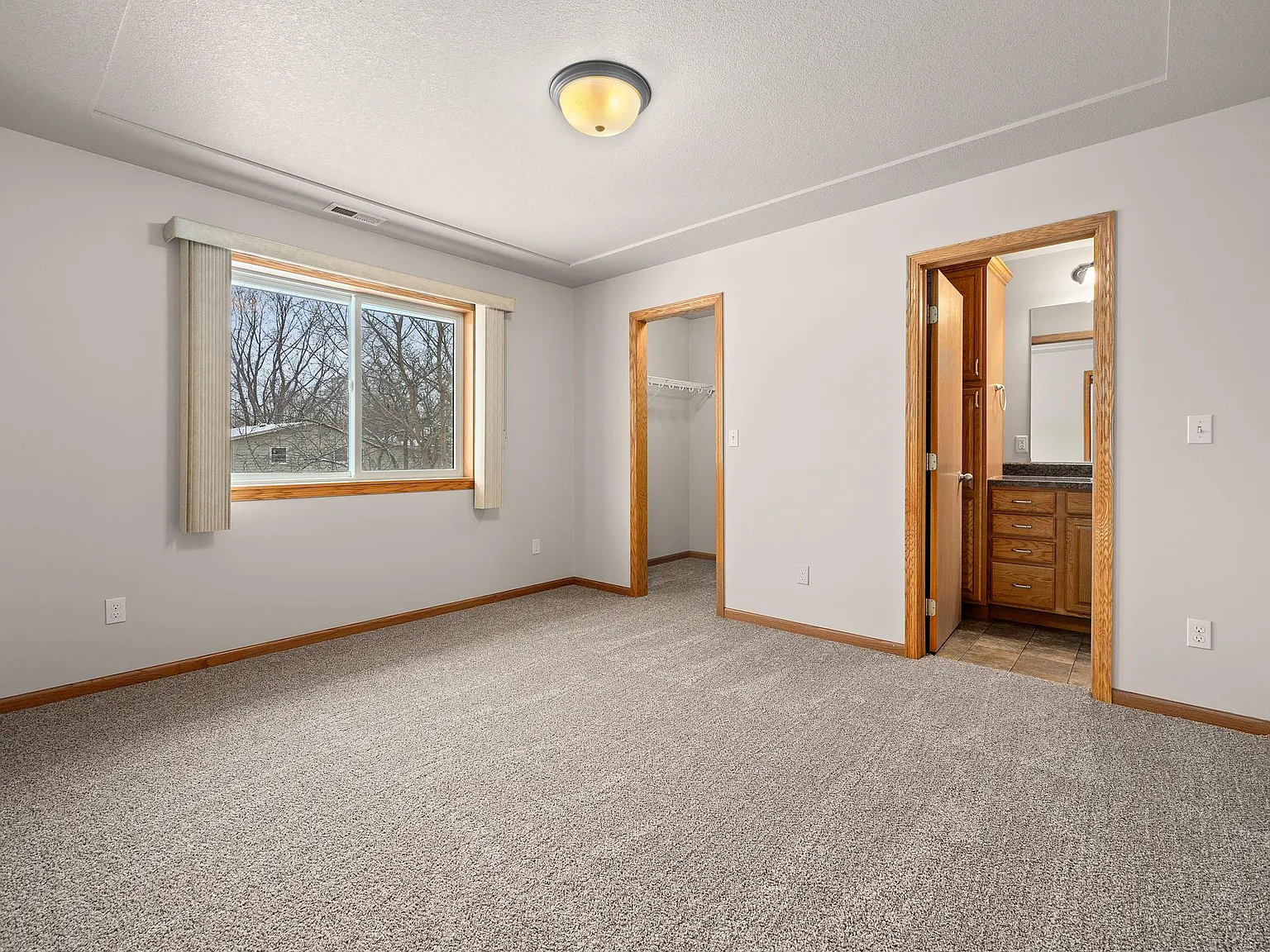 3 bed, 1206 sqft, $1,499 — Photo 3