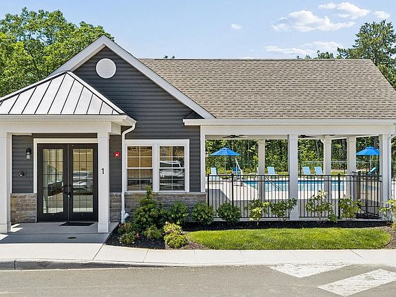 5th image of 22 Forest Park Dr