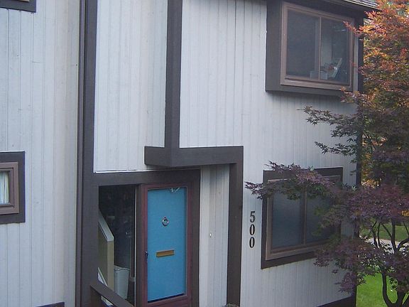 Private entrance.
