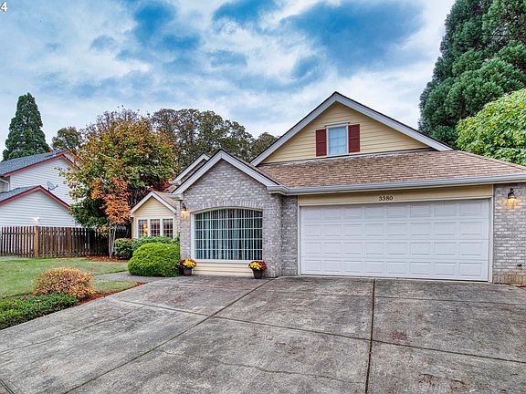 3rd image of 3380 NE Sunburst Ave