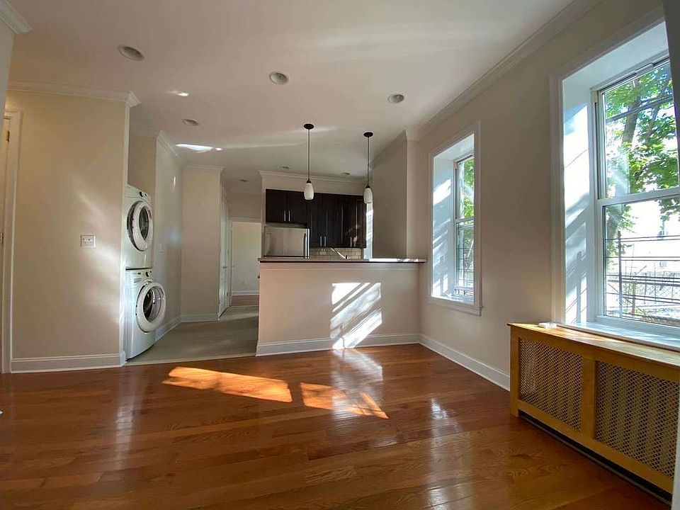 1st image of 260 19th St #4