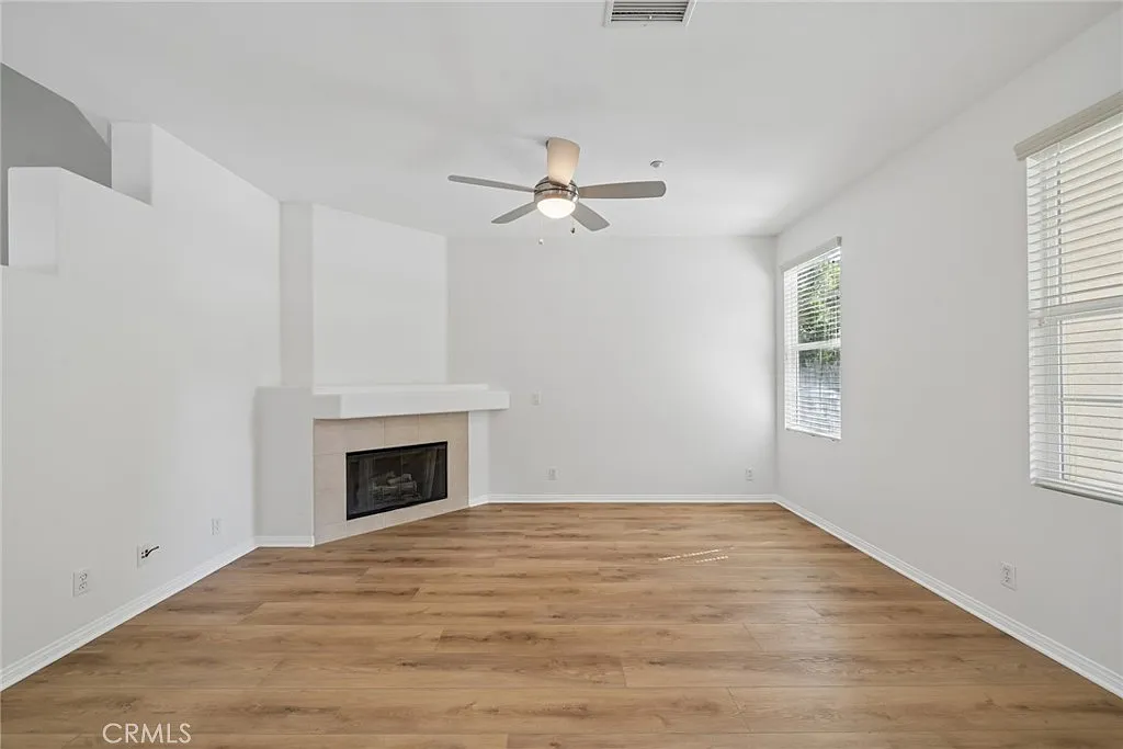 3 bed, 2.5 bath, 1443 sqft, $4,400 — Photo 4