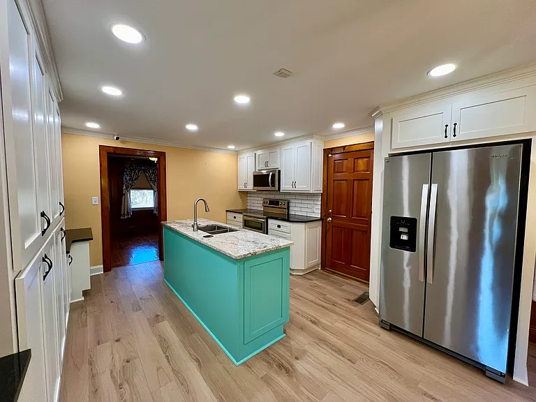 9532 Harwood Ln — Photo 6