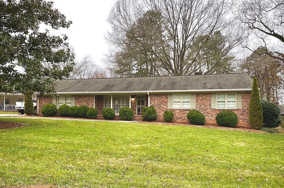 1st image of 118 White Oak Dr
