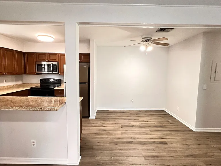 3043 Antique Oaks Cir #170 — Photo 10