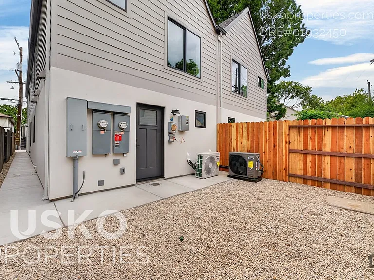 2707 Tomato Aly #A — Photo 18