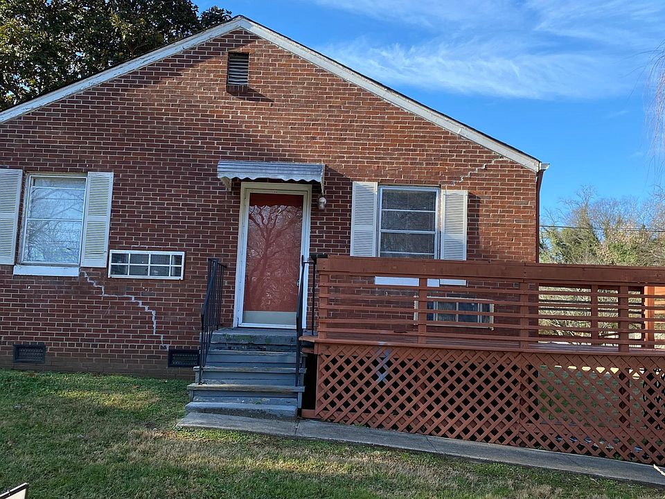 1st image of 2427 Parkway Dr APT 1