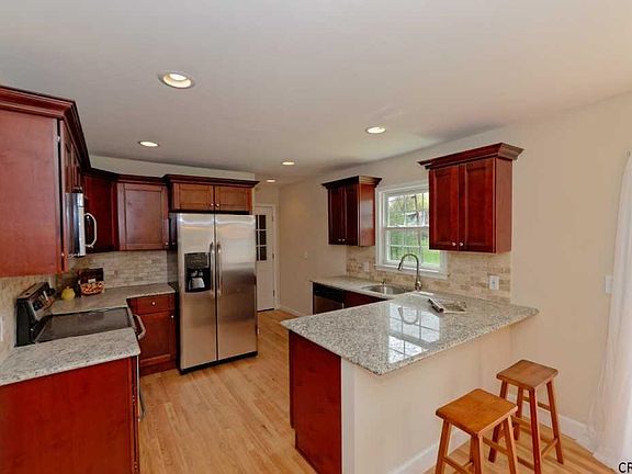 5th image of 5 Bellaire Dr