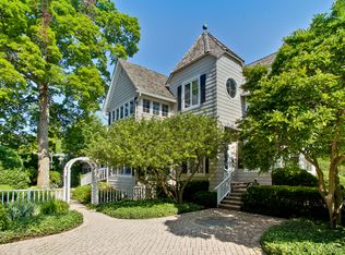 610 Sunrise Ave, Lake Bluff, IL 60044