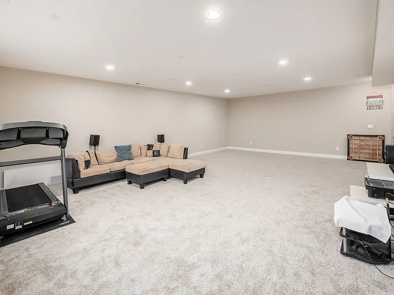 3793 Pyke Dr — Photo 32