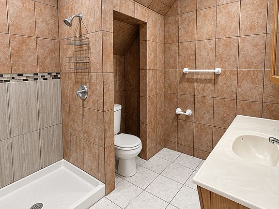 5th image of 339 Broadway APT 1