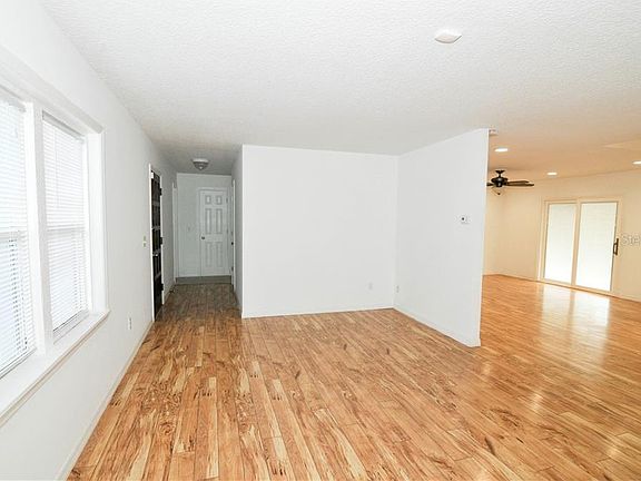 3rd image of 246 Cambridge Dr