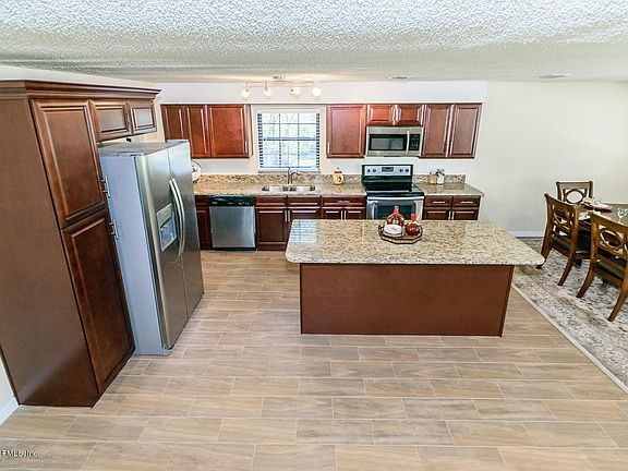 2nd image of 281 Bonnlyn Dr