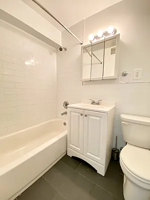 Rented by Zjama Realty Corp | media 10