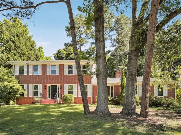 4248 Autumn Woods Ct, Stone Mountain, GA 30083
