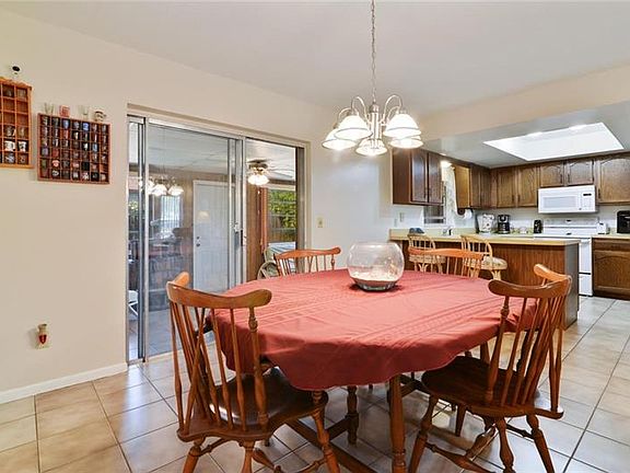5th image of 1700 Birch Cir