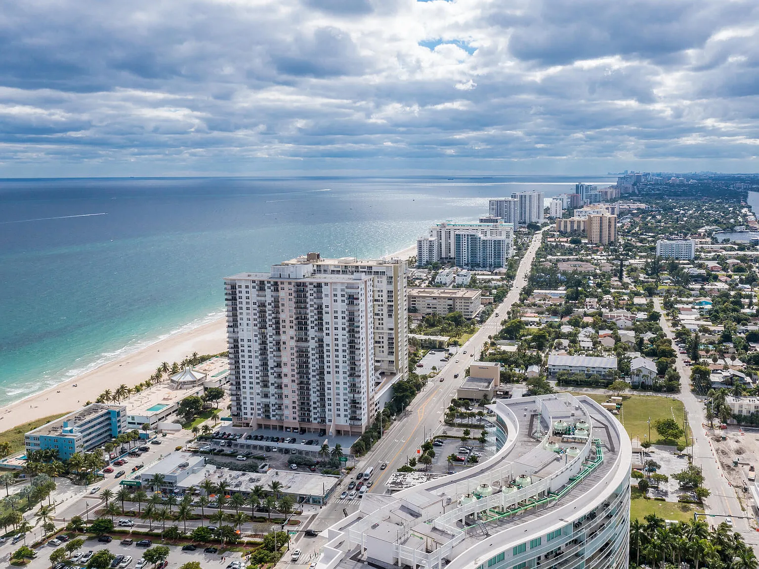 1 bed, 1.0 bath, 738 sqft, $1,900 — Photo 3