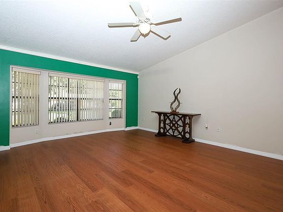 3rd image of 610 Yorktown Dr
