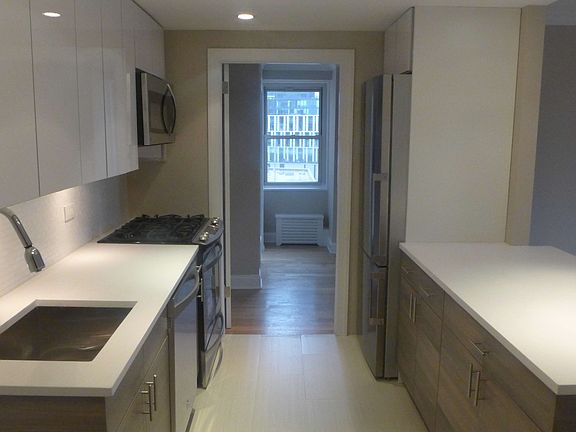3rd image of 310 Greenwich St APT 10G