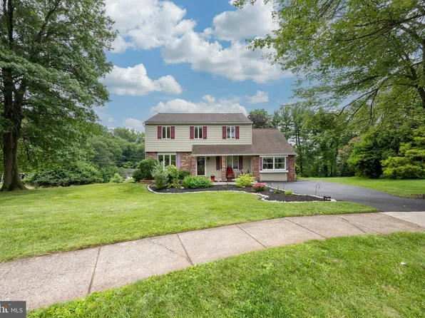 3 Lenape Cir, Royersford, PA 19468