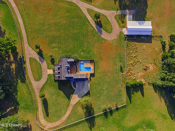 3rd image of 280 McCullough Ln