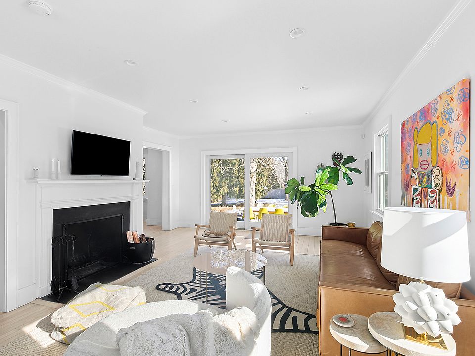 1st image of 152 N Ferry Rd