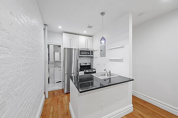 1st image of 826 9th Ave APT 4RS