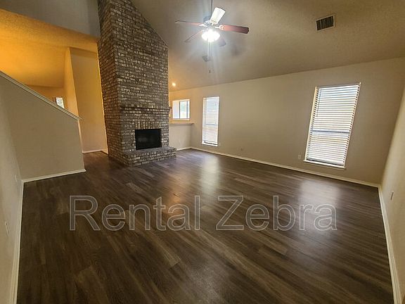 3rd image of 724 Bishop St